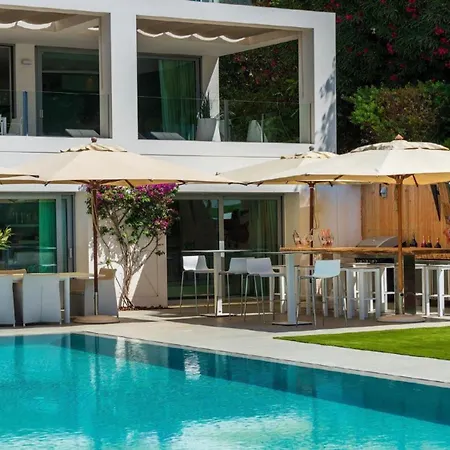 Luxury Mansion, Excellent