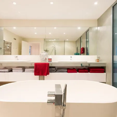 Luxury Mansion, Excellent