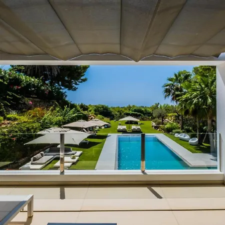 Luxury Mansion, Excellent